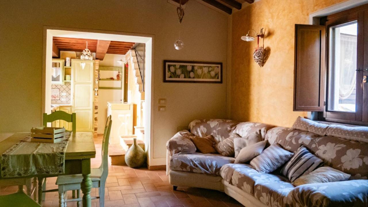 Il Casale Di Fiore Cannara Exteriör bild