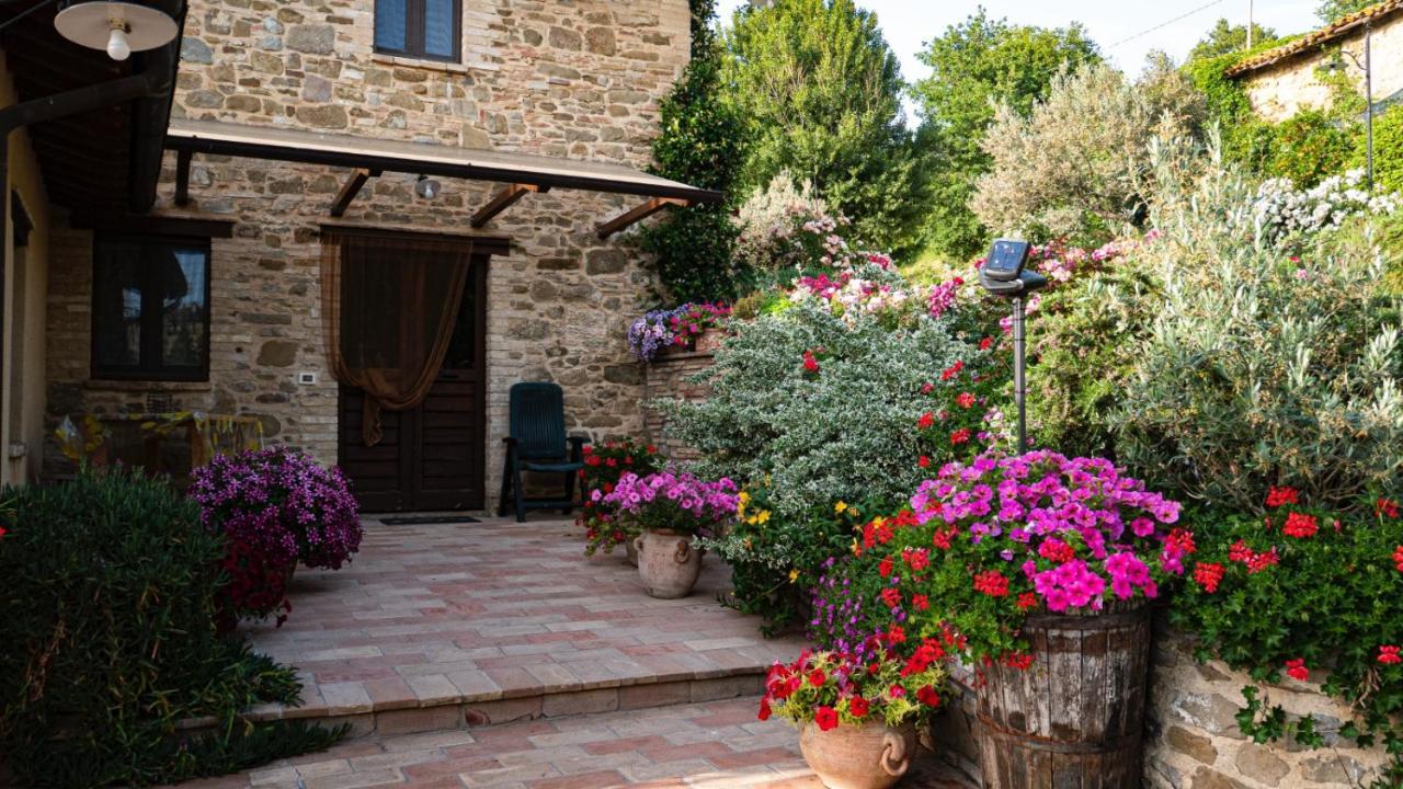 Il Casale Di Fiore Cannara Exteriör bild