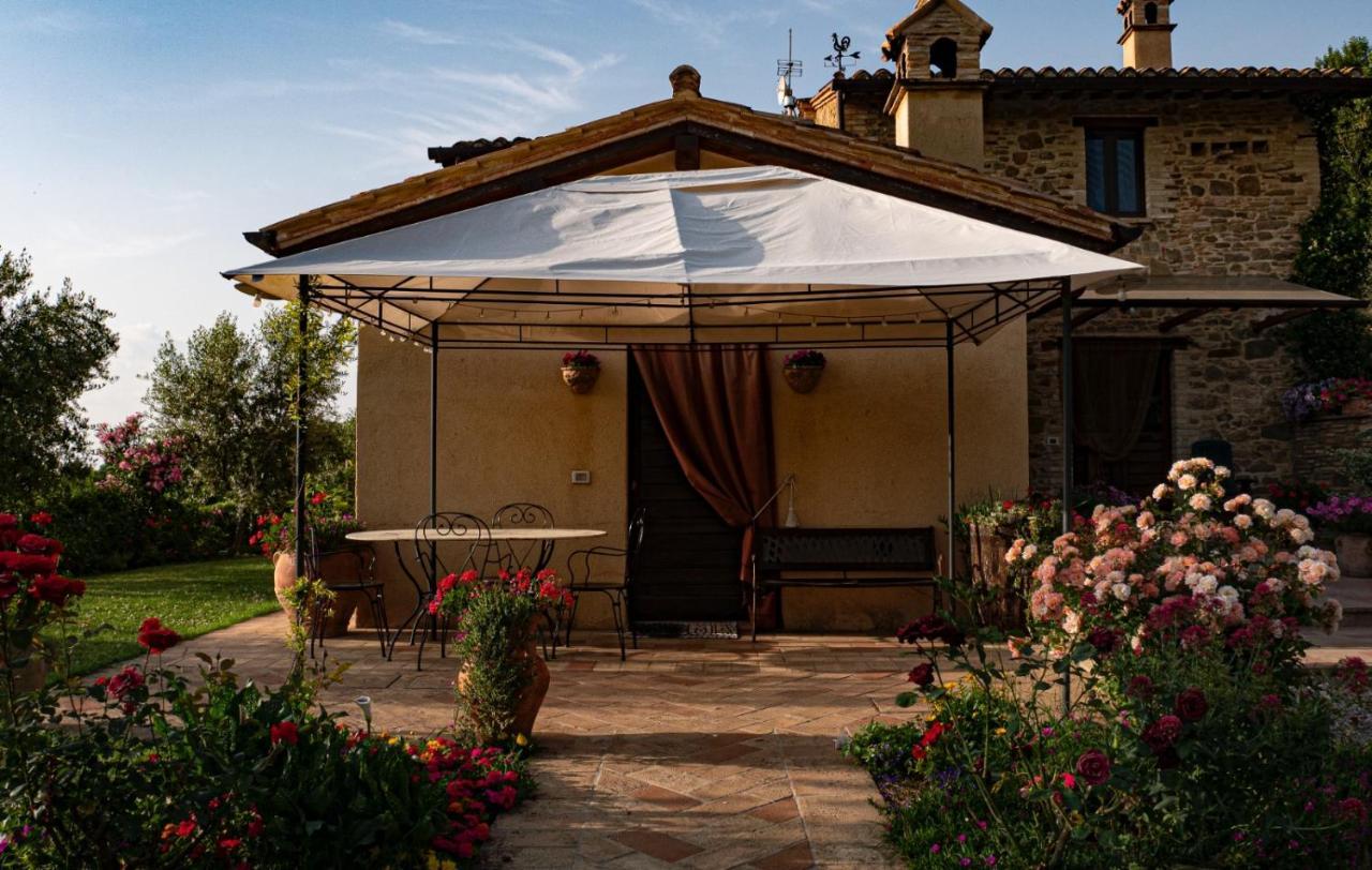 Il Casale Di Fiore Cannara Exteriör bild