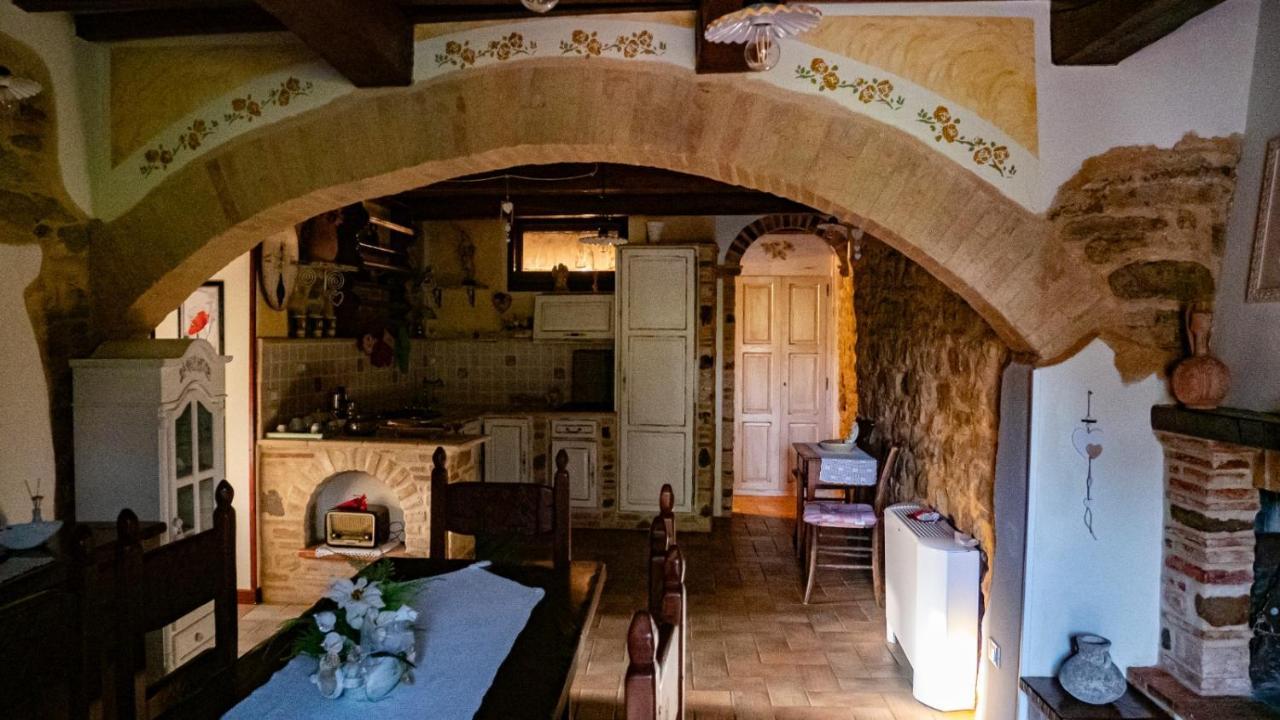 Il Casale Di Fiore Cannara Exteriör bild