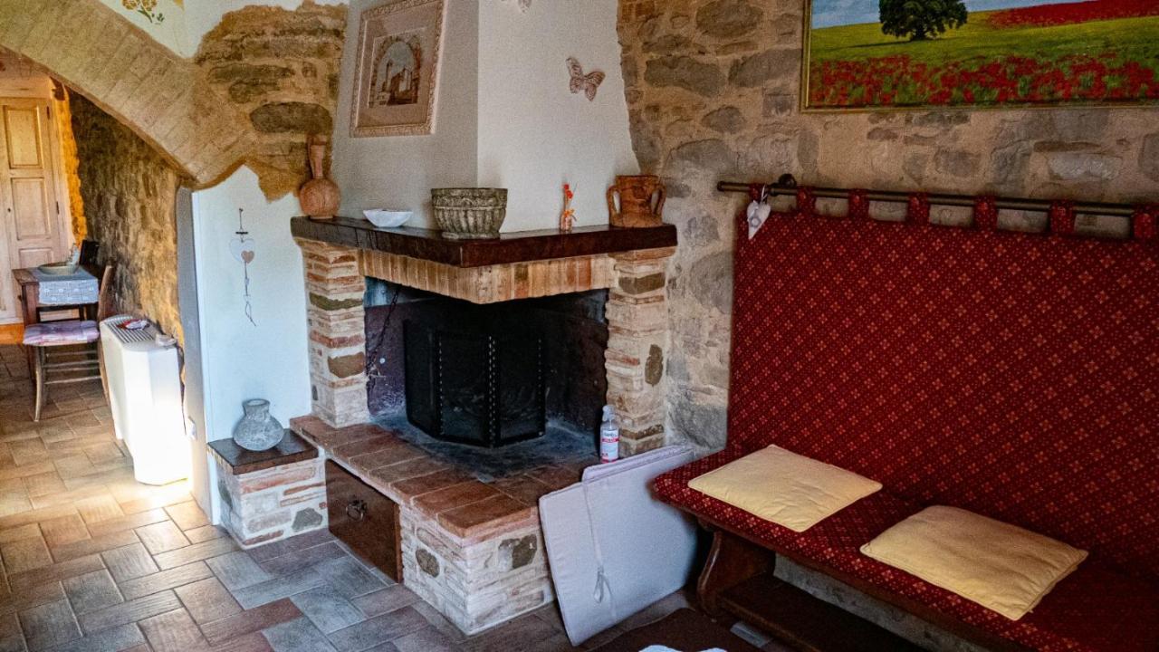 Il Casale Di Fiore Cannara Exteriör bild