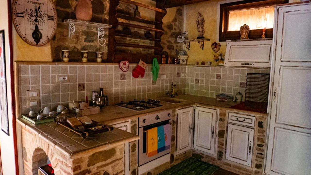 Il Casale Di Fiore Cannara Exteriör bild